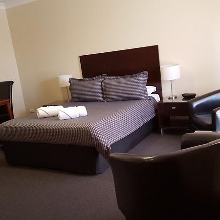 Gateway Motor Inn - Self Check-In Broken Hill Bagian luar foto