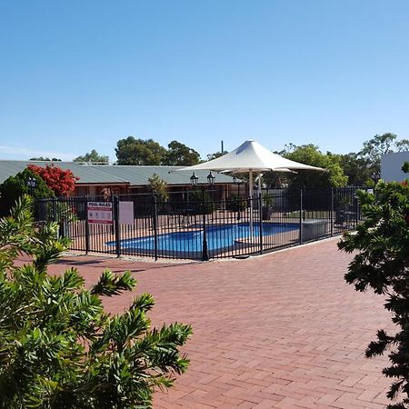 Gateway Motor Inn - Self Check-In Broken Hill Bagian luar foto