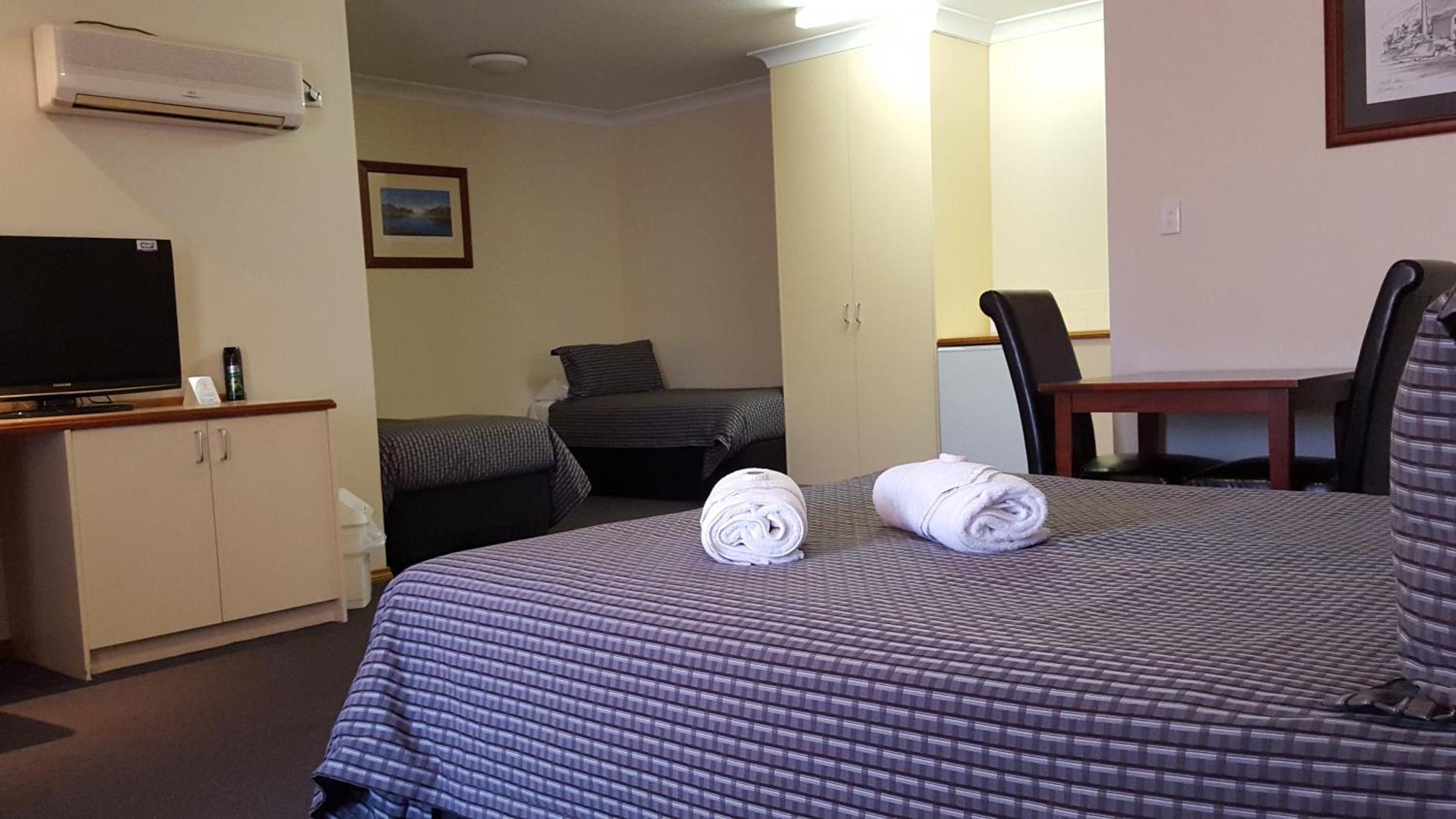 Gateway Motor Inn - Self Check-In Broken Hill Bagian luar foto