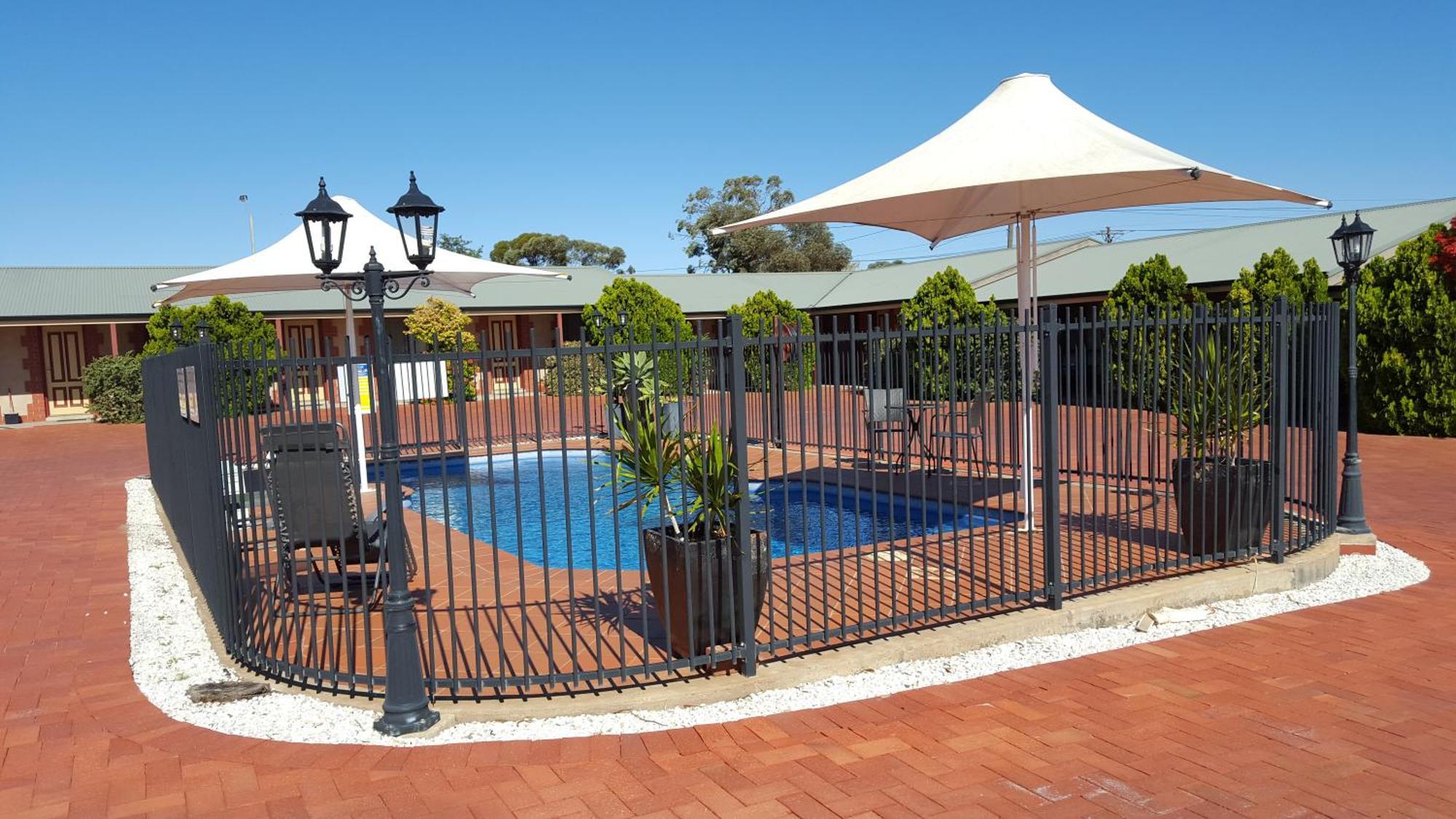 Gateway Motor Inn - Self Check-In Broken Hill Bagian luar foto