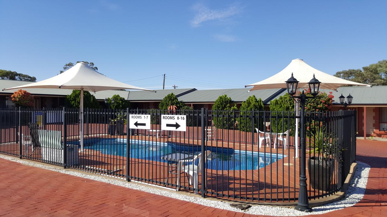Gateway Motor Inn - Self Check-In Broken Hill Bagian luar foto