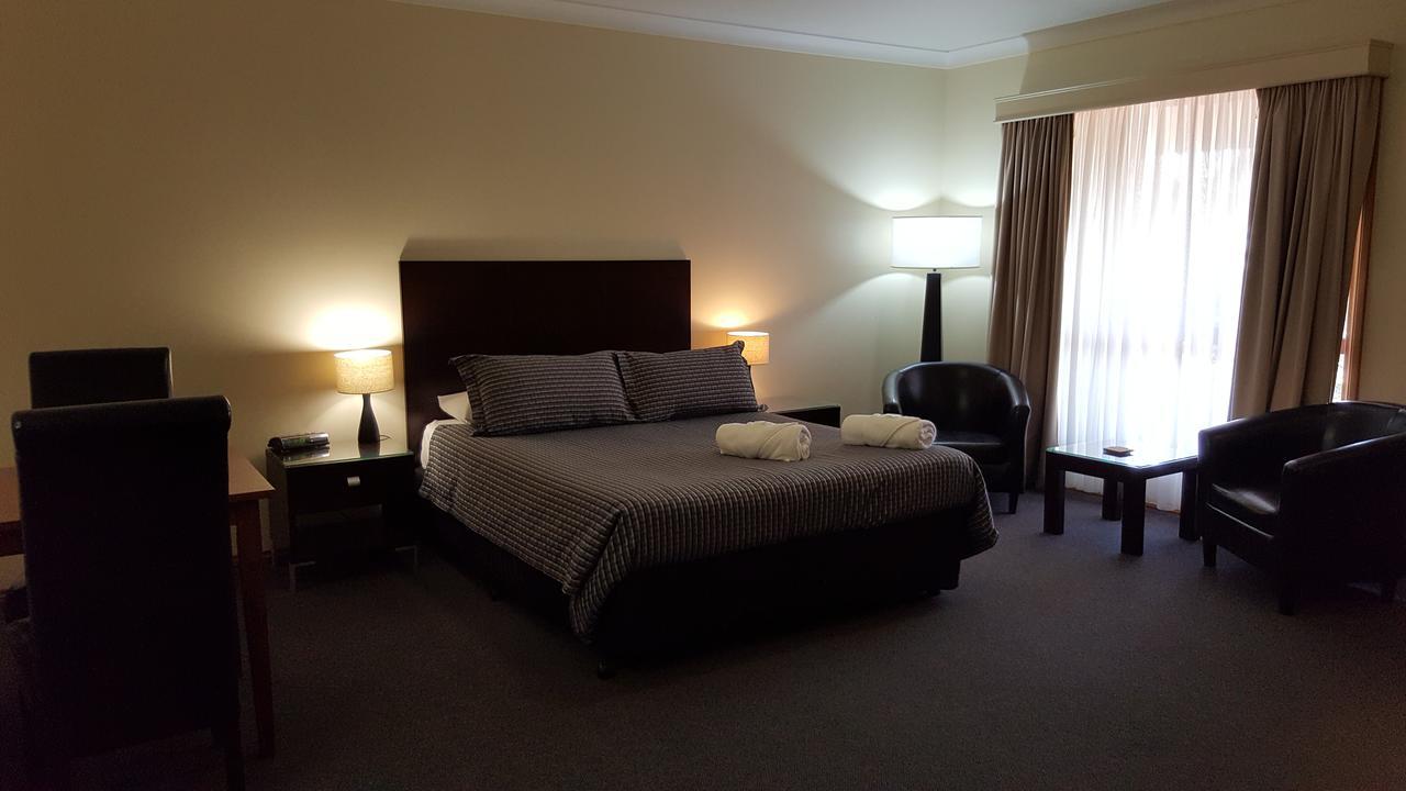 Gateway Motor Inn - Self Check-In Broken Hill Bagian luar foto