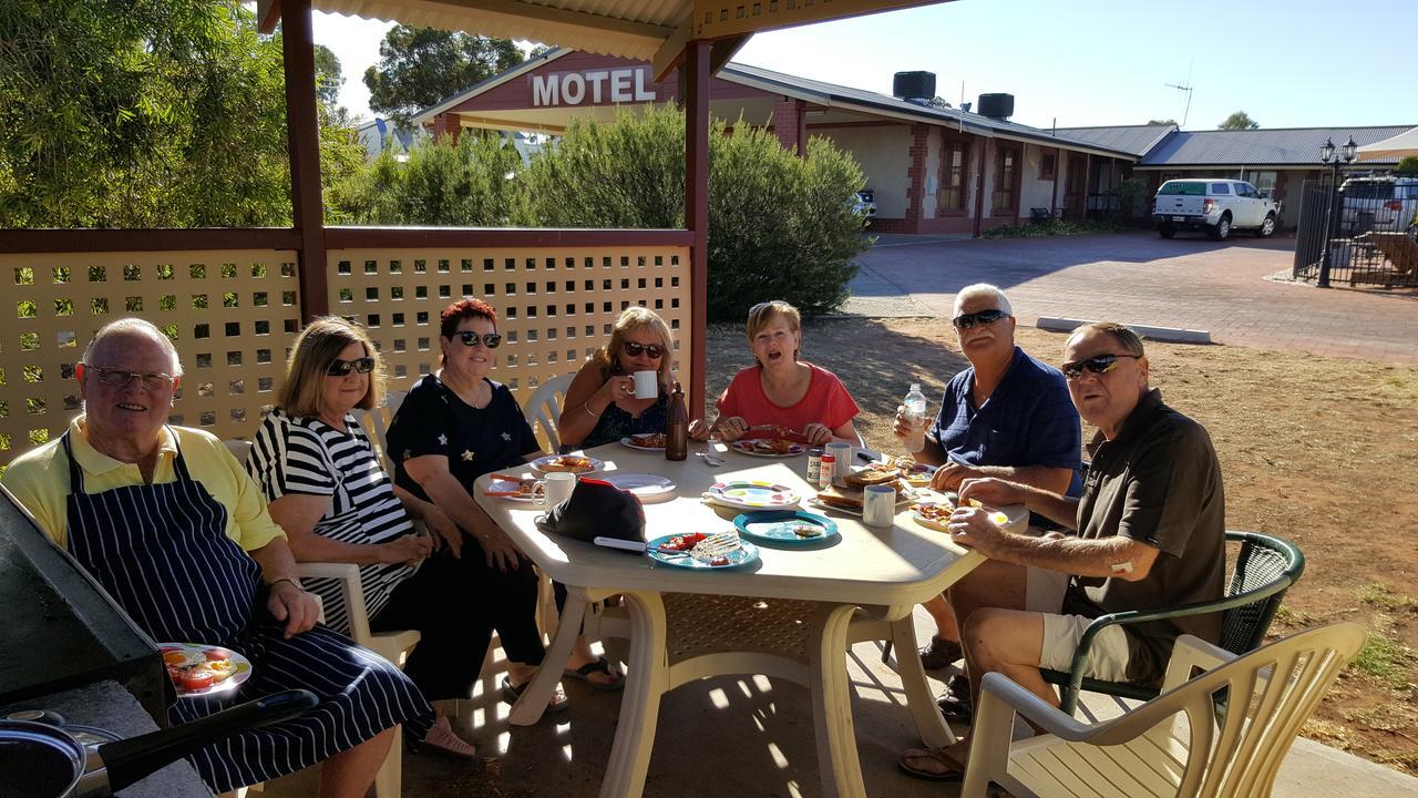 Gateway Motor Inn - Self Check-In Broken Hill Bagian luar foto