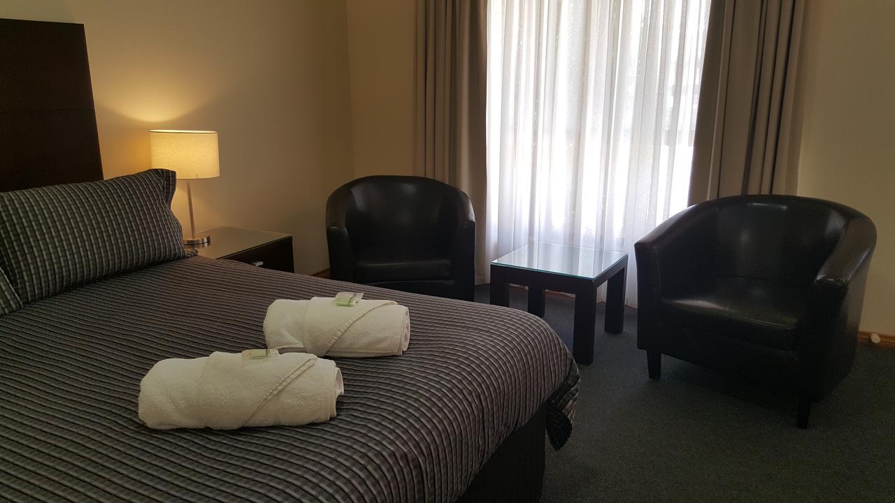 Gateway Motor Inn - Self Check-In Broken Hill Bagian luar foto