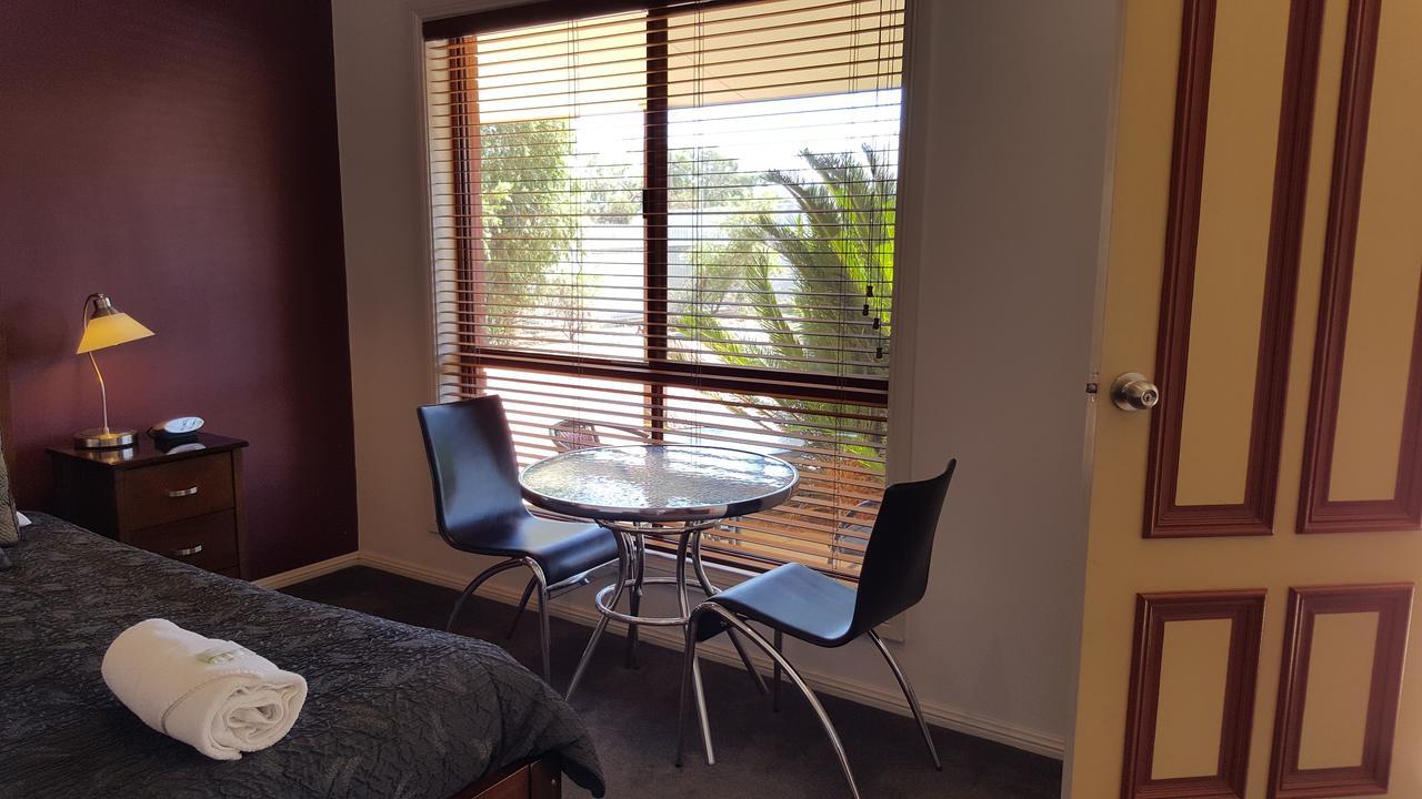 Gateway Motor Inn - Self Check-In Broken Hill Bagian luar foto